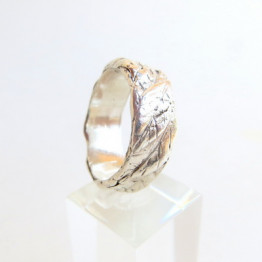 Unisex Wedding Band with Leaves
