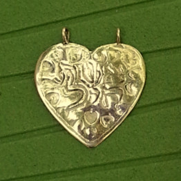 Eshet Hayil Gold heart pendant engraved in Hebrew